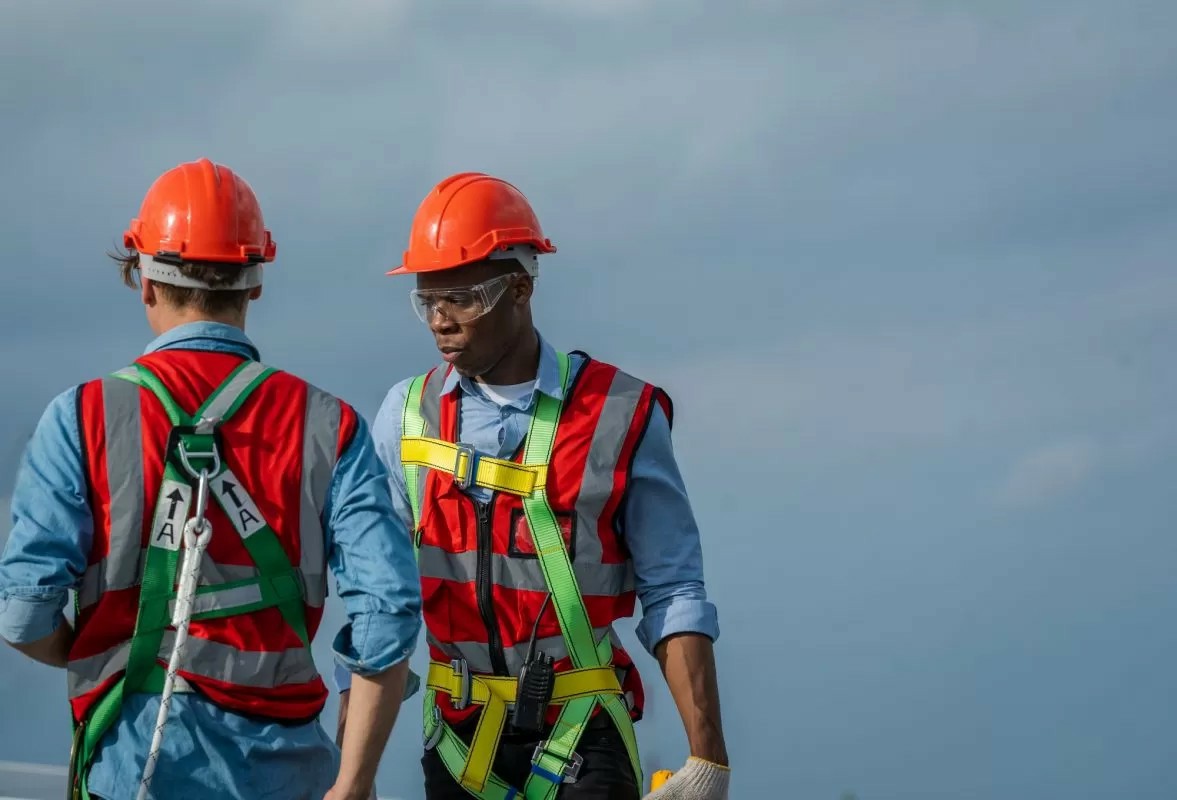Harnessing Experience: The Impact of Mentorship on Working at Heights Safety Training - Manual Handling Training Article