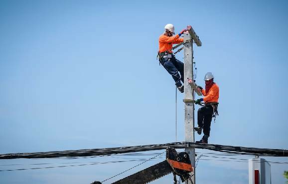 The Essential Blueprint for Integrating Working at Heights Safety Training in Your Business - Manual Handling Training Article