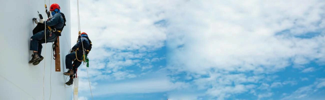 Revolutionizing Workplace Safety: The Impact of Virtual Reality on Working at Heights Training - Manual Handling Training Article