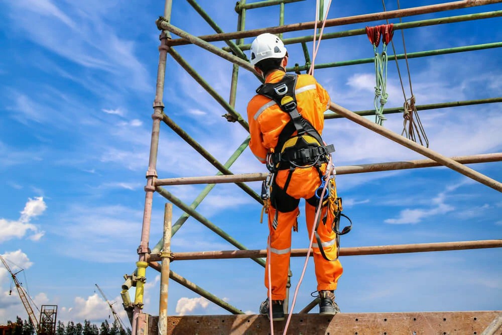 Essential Safety Gear for Working at Heights: A Comprehensive Guide to Safety Equipment - Manual Handling Training Article